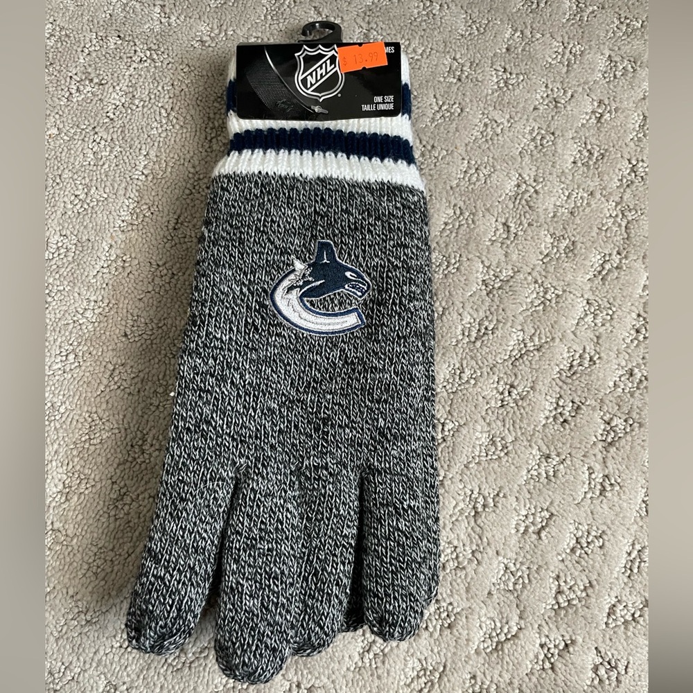 Vancouver Canucks gloves